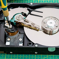 Disque dur ouvert pour récuperation de données.